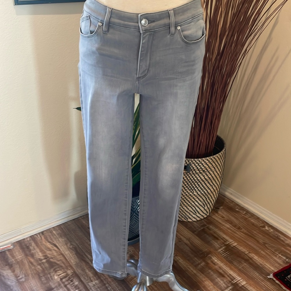 Chico’s NWOT Grey Stretch Jegging